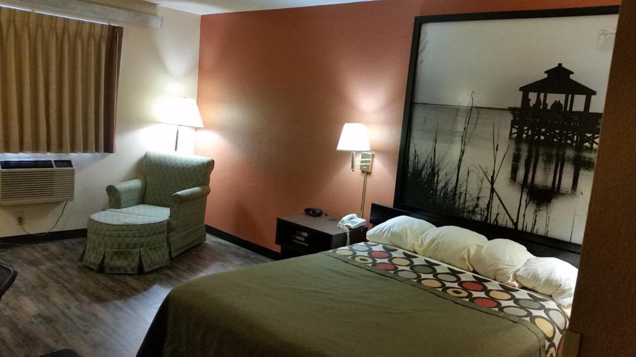 Hotel Super 8 By Wyndham Greenville