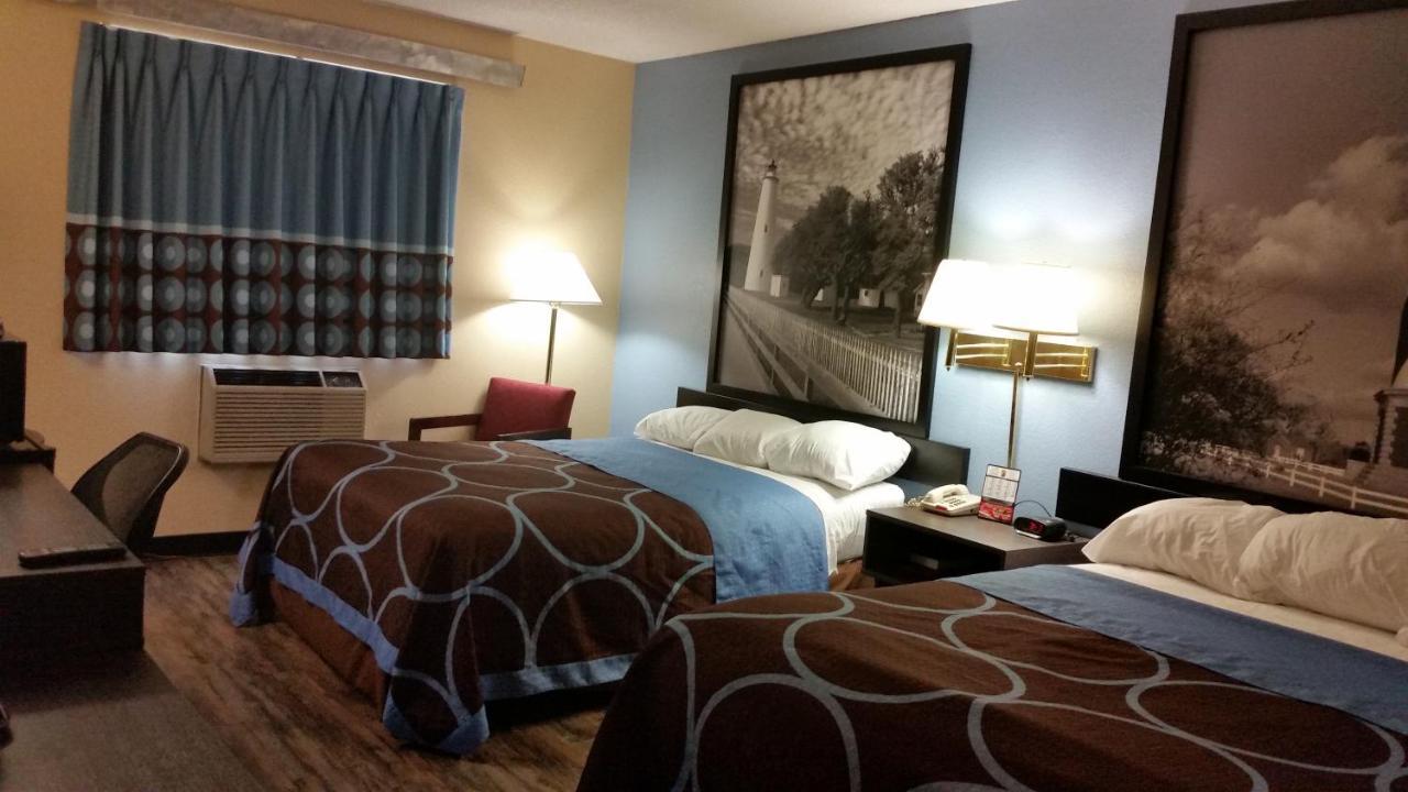 Super 8 By Wyndham Hotel